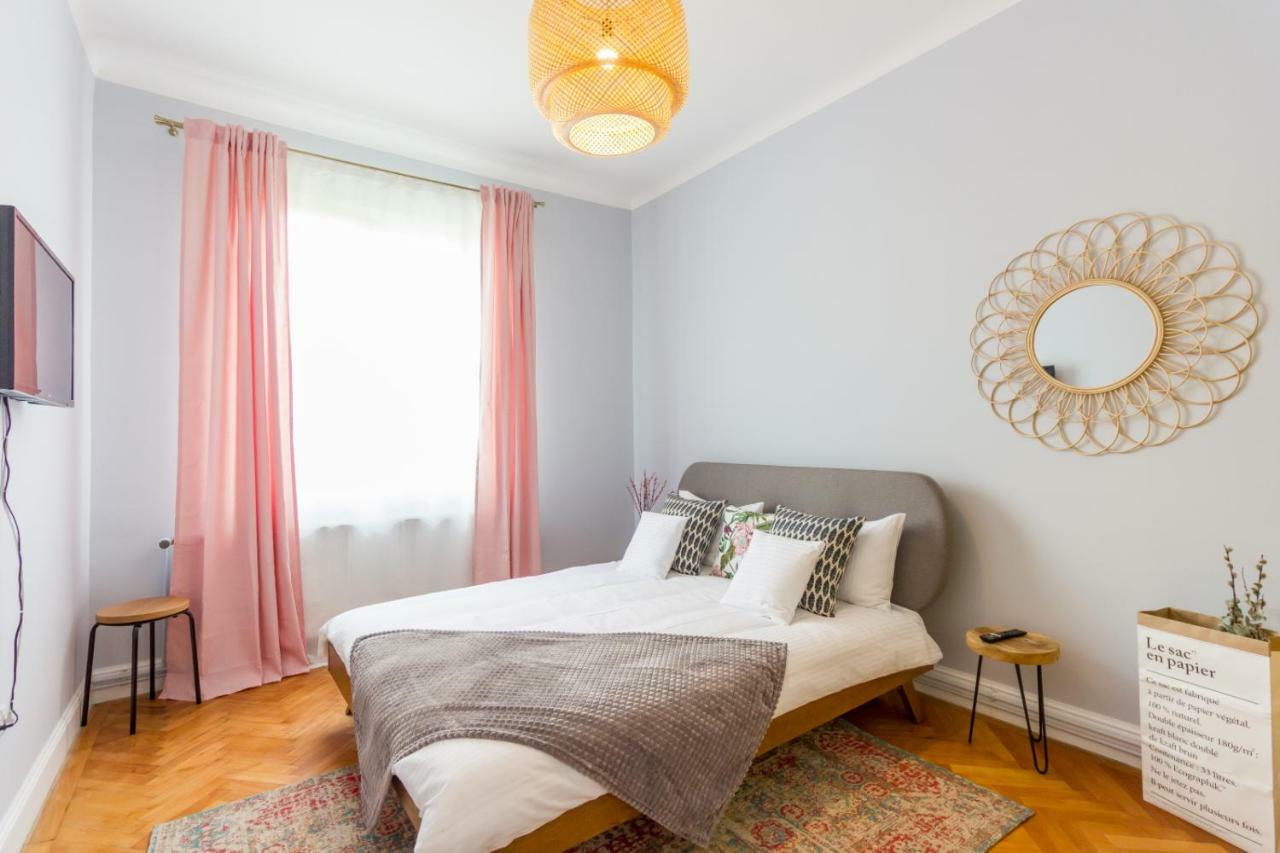 City Chic 3 Bedroom Apartment Cluj-Napoca Exterior photo