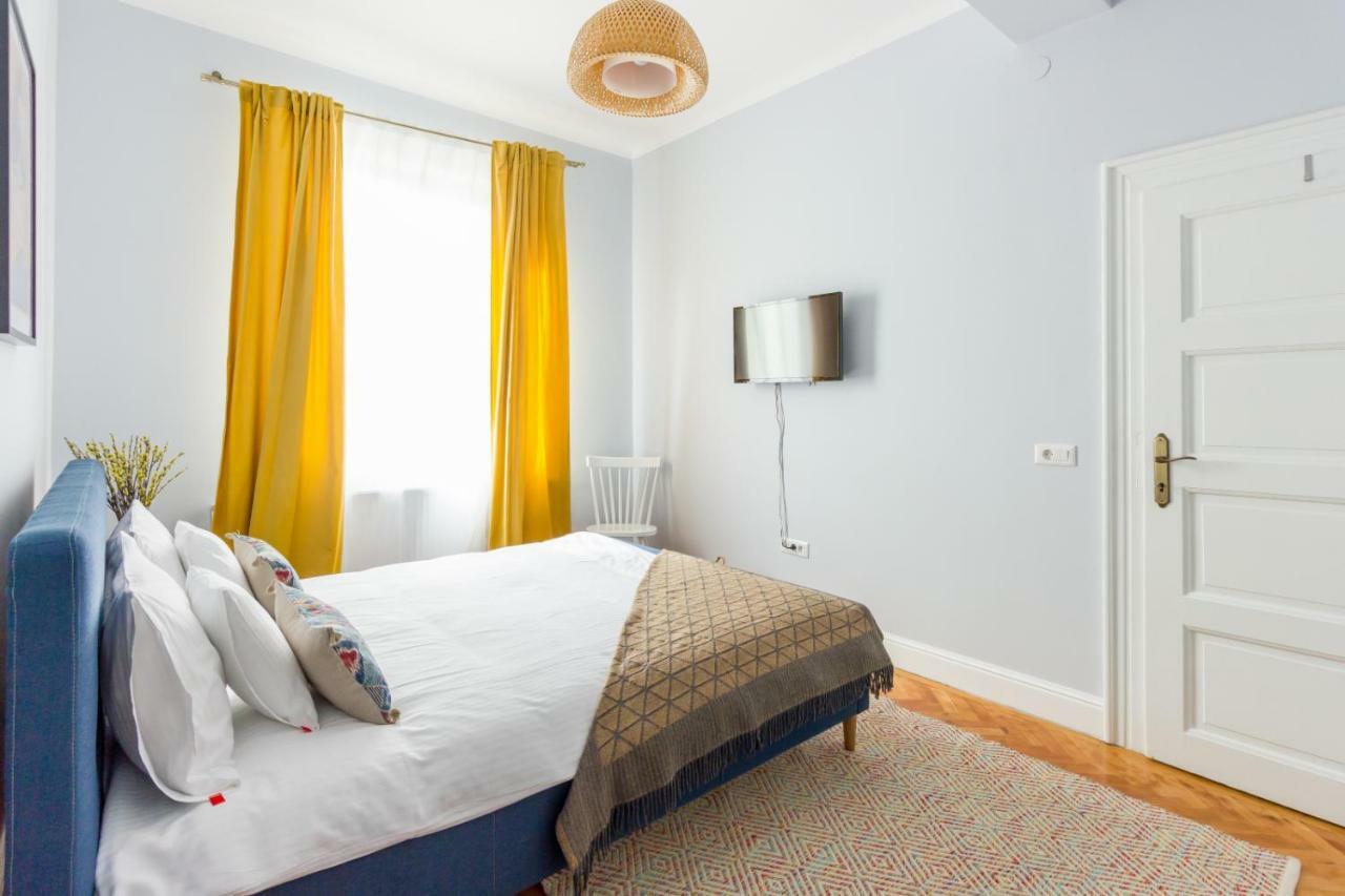 City Chic 3 Bedroom Apartment Cluj-Napoca Exterior photo
